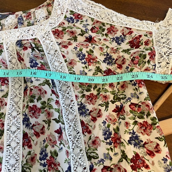 EUC Anthropologie Marylou cold shoulder blouse - Picture 4 of 4